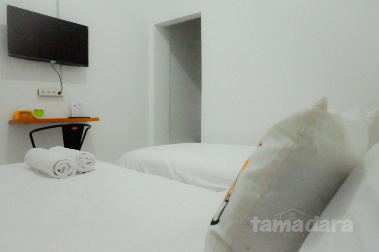 Tamadara Guesthouse Jogja Maguwo Exteriör bild